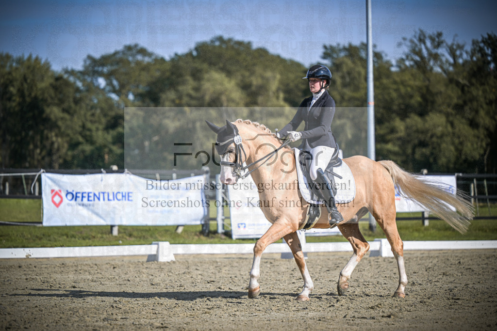 DOS_2076 | Entdecke hochwertige Reitturnierfotos von Foto Oger. Professionell, emotional und authentisch – jetzt Lieblingsmomente im Shop bestellen.Deutschlandweite Turnierfotografie. - Realisiert mit Pictrs.com