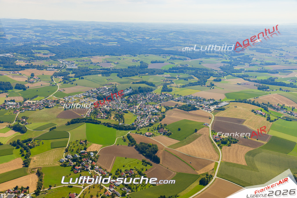 Schöne Luftaufnahme als Geschenk in Neukirchen am Inn Neuburg am Inn - Die Luftbildaufnahme wurde 2025 vom UL-Flugzeug heraus erstellt ( keine Drohne ) - Hochauflösende Luftaufnahme -Nicht vergleichbar mit Google Maps oder Satelittenbilder- Die Geschenkidee !Mit Lizenz und Bildrechte bestellbar