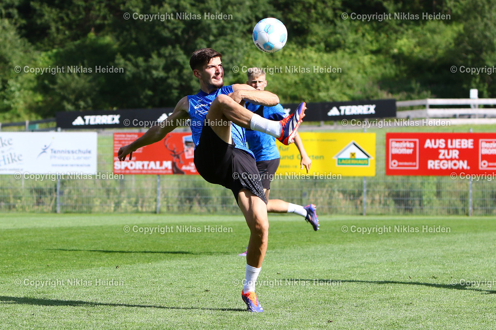 NH_HolsteinKiel_Trainingslager_Oesterreich_Training_31072024 | #37 Armin Gigovic (Holstein Kiel)Fußball I Herren I Training I Saison 2024-2025 I Holstein Kiel I Trainingslager Seefeld (Österreich) I 31.07.2024 I Seefeld Sports Arena