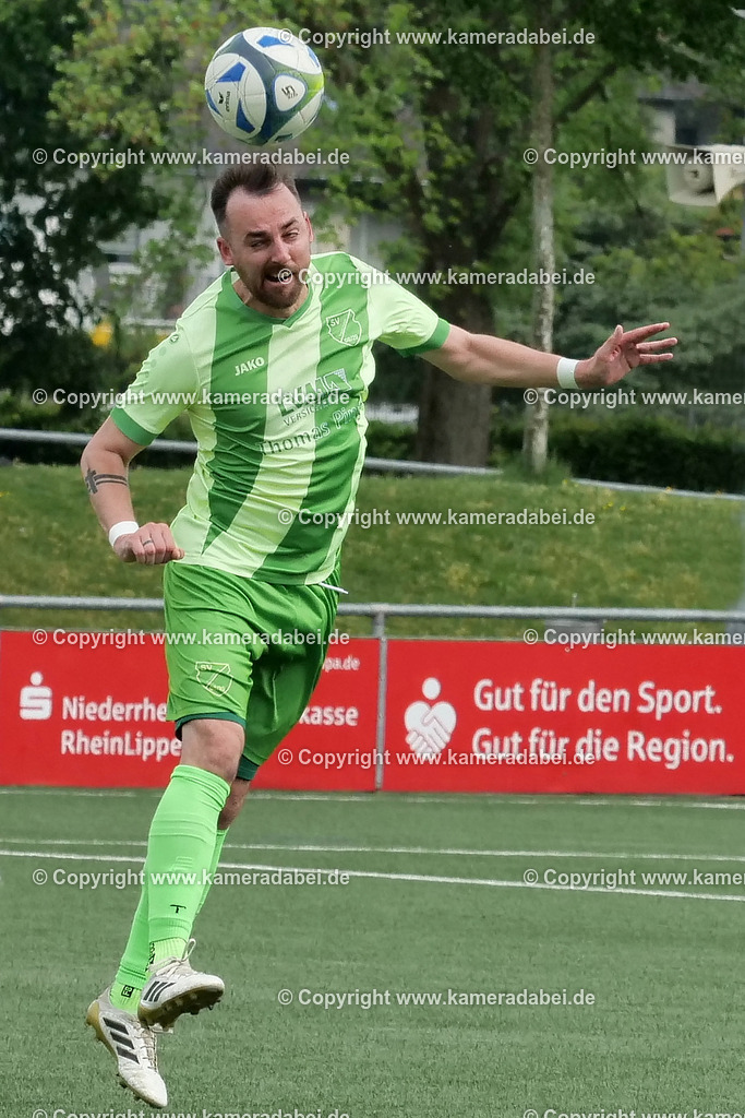 Fußball : Bezirksliga : SV 08/29 Friedrichsfeld - Borusia Veen am 10.05.2026 in Voerde Friedrichsfeld | Fußball : Bezirksliga : SV 08/29 Friedrichsfeld - Borusia Veen am 10.05.2026 in Voerde Friedrichsfeld - Realisiert mit Pictrs.com