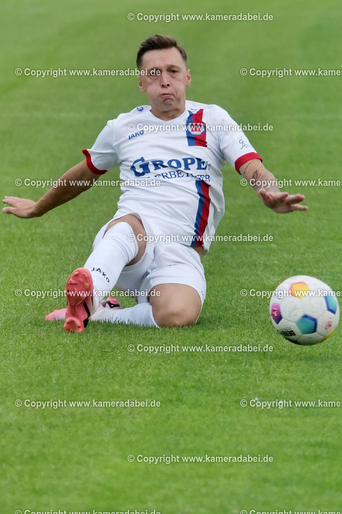 Fußball : Testspiel : SuS 09 Dinslaken - Schalke 04 U 19 am 25.07.2024 | Foto : Jochen Emde / www.kameradabei.de - Realisiert mit Pictrs.com