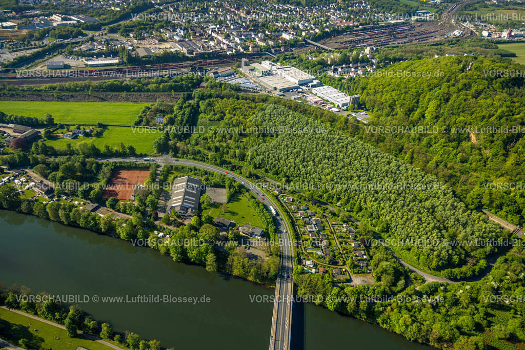 Herdecke240503280 | Luftbild, Tennisplätze Tennis-Event-Center Herdecke, Fluss Ruhr und Ruhrbrücke Hagener Straße Bundesstraße B54, Gewerbegebiet Ewald Dörken AG,Waldgebiet Baukey, Gut Hausen, hinten Rangierbahnhof Vorhalle, Herdecke, Ruhrgebiet, Nordrhein-Westfalen, Deutschland