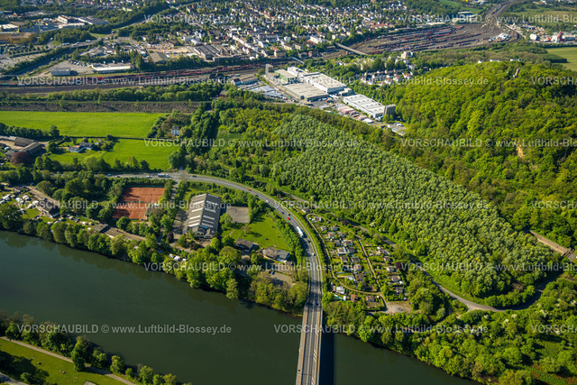 Herdecke240503280 | Luftbild, Tennisplätze Tennis-Event-Center Herdecke, Fluss Ruhr und Ruhrbrücke Hagener Straße Bundesstraße B54, Gewerbegebiet Ewald Dörken AG,Waldgebiet Baukey, Gut Hausen, hinten Rangierbahnhof Vorhalle, Herdecke, Ruhrgebiet, Nordrhein-Westfalen, Deutschland