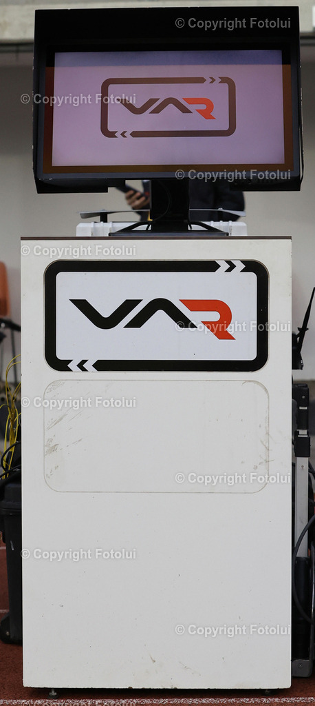 A_LUI_18102025_00015 | SPORT FUSSBALL ADMIRAL BUNDESLIGA RZ PELLETS WAC-SV OBERBANK RIED 18.10.25 IM BILD: VAR GERAET ( FOTO:FOTOLUI/MW