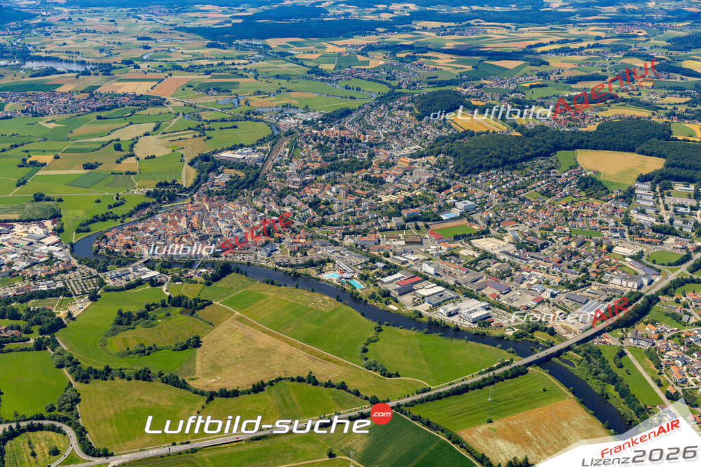 Das Luftbild der Stadt Cham wurde 2022 vom Flugzeug heraus erstellt (keine Drohnen-Aufnahmen) Aufnahmehöhe ca.450 Meter- hohe Bildauflösung und Druck-Qualität. Garantiert!