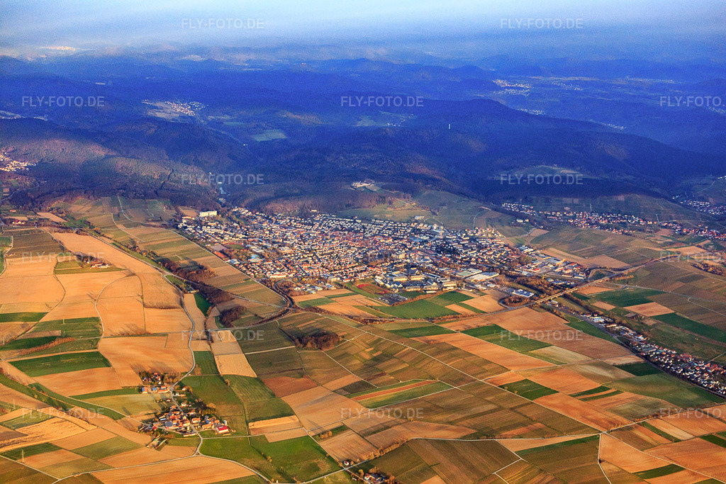 Luftbild: Stadtansicht im Winter aus Südosten in Bad Bergzabern im Bundesland Rheinland-Pfalz in Deutschland. Foto: IMG_076701.jpg vom 28.03.2015 durch Werner Riehm/FLY-FOTO.de