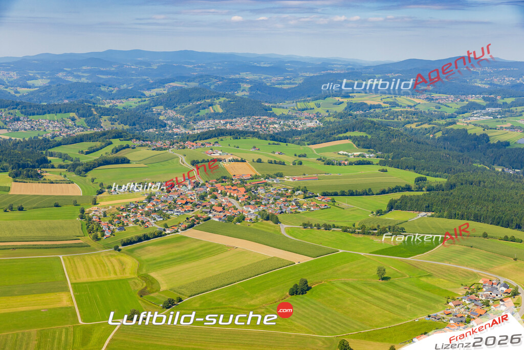 Schöne Luftaufnahme Neudorf Grafenau - Die Luftaufnahme wurde 2025 vom Flugzeug heraus erstellt ( keine Drohne ) - Hochauflösende Luftaufnahme - für professionelle Ausdrucke geeignet. Die Geschenkidee !Mit Lizenz und Bildrechte bestellbar