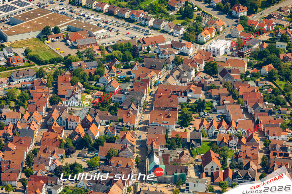 Luftbild der Stadt Horn-Bad Meinberg - Das Luftbild wurde 2025 vom UL-Flugzeug heraus erstellt ( keine Drohnenaufnahme ) - Hochauflösende Luftaufnahme - für Wandbilder und großformatige Ausdrucke geeignet. Das besondere Geschenk!Hier alle&nbsp;Infos zur Lizenzierung der LuftaufnahmeWir fliegen auch dieses Jahr wieder in Ihre Region um Luftbilder zu erstellen.- Luftbild anfragen