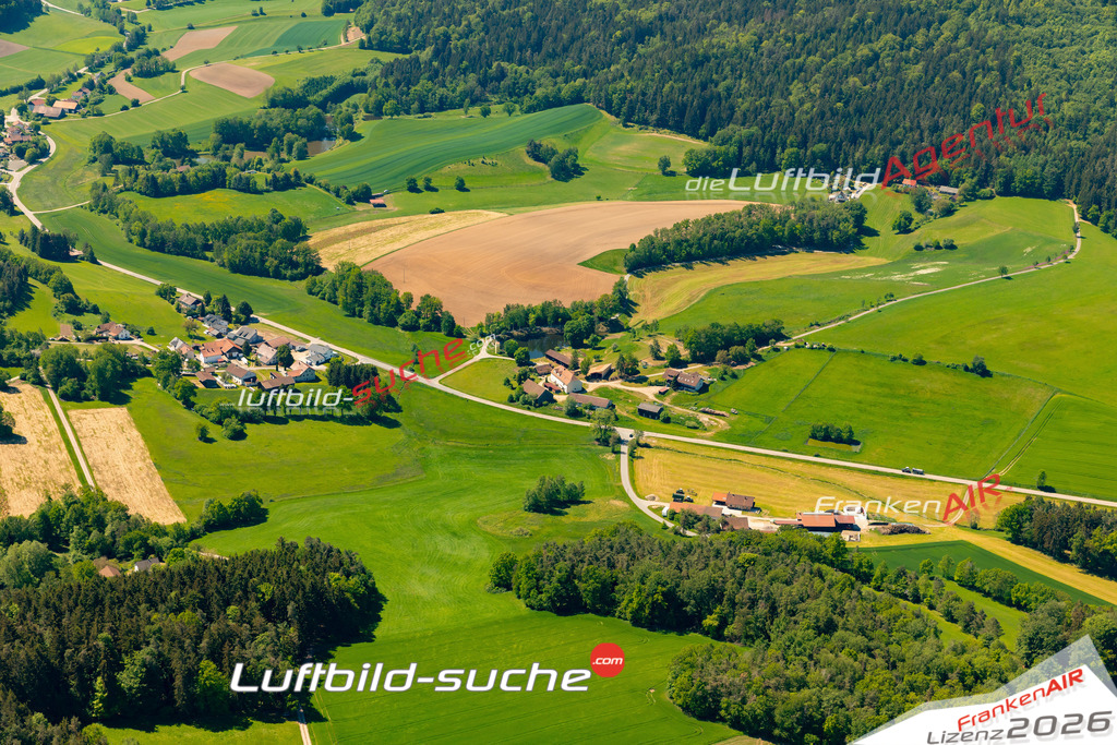 Das Luftbild zeigt : Haag Zell - Die Luftaufnahme wurde 2024 vom UL-Flugzeug aus erstellt ( keine Drohne ) - Hochauflösende Luftaufnahme - Für grossformatige Ausdrucke geeignet. Die Geschenkidee !Mit Lizenz und Bildrechte bestellbar