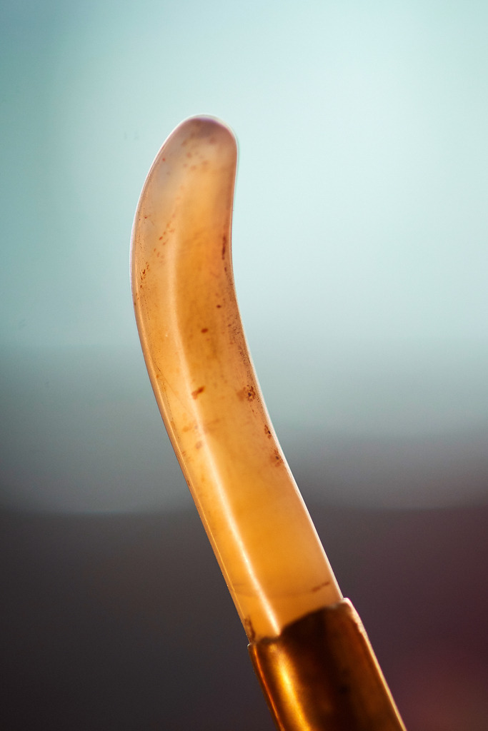 Atelier GoldRichtig | Wien, Austria - July 02, 2018: Atelier GoldRichtig; Polieren für Blattgold. - Realisiert mit Pictrs.com