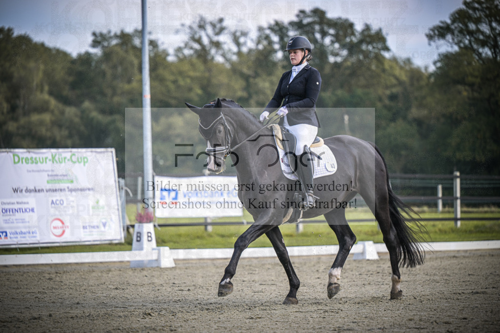 DOS_B711 | Entdecke hochwertige Reitturnierfotos von Foto Oger. Professionell, emotional und authentisch – jetzt Lieblingsmomente im Shop bestellen.Deutschlandweite Turnierfotografie. - Realisiert mit Pictrs.com