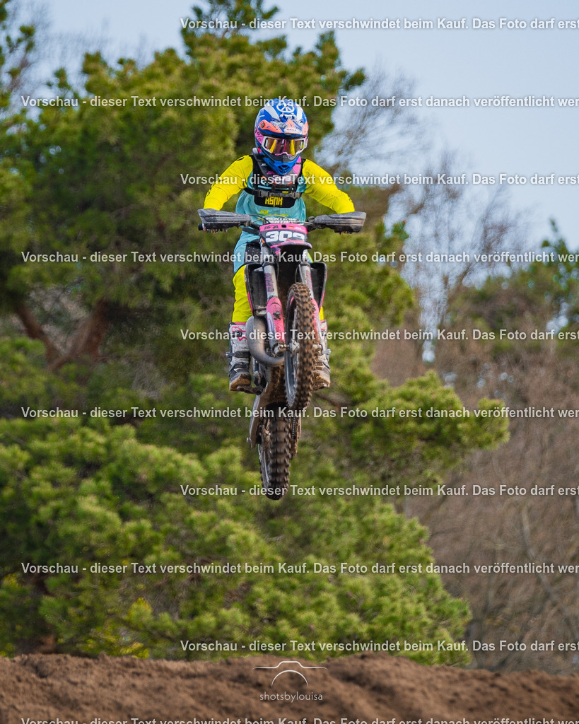04_13_Bensdorf_85-1189 | Sportfotografin aus Berlin-Brandenburg mit Fokus auf Motocross. Ich halte deine sportliche Leistung und echte Emotionen auf und neben der Strecke professionell fest. Entdecke die Fotos von deinem Rennen und bestelle sie direkt hier im Shop.