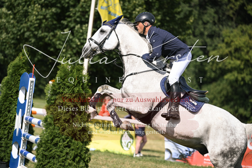 DSC_1031 | Pferde- und Turnierfotografie in Westsachsen. Pferdeportraits, Auftragszeichnungen und intuitive Kunst.