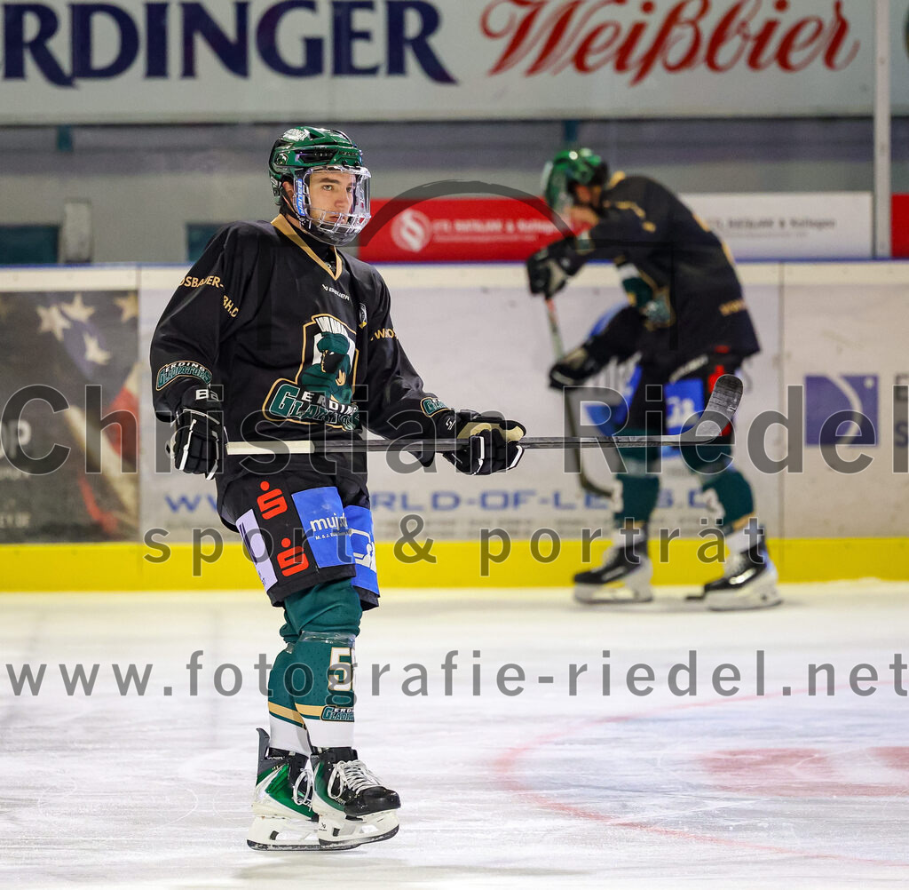 2025-12-05_024_TSV_Erding_gegen_Stuttgart_Rebels | Erding, Deutschland, 05.12.2025:Eishockey, Oberliga Süd 2025 / 2026, 23. Spieltag, TSV Erding gegen Stuttgart Rebels, Endergebnis: 5:6Paul Pfenninger (Erding Gladiators, #58)Foto: Christian Riedel / fotografie-riedel.net