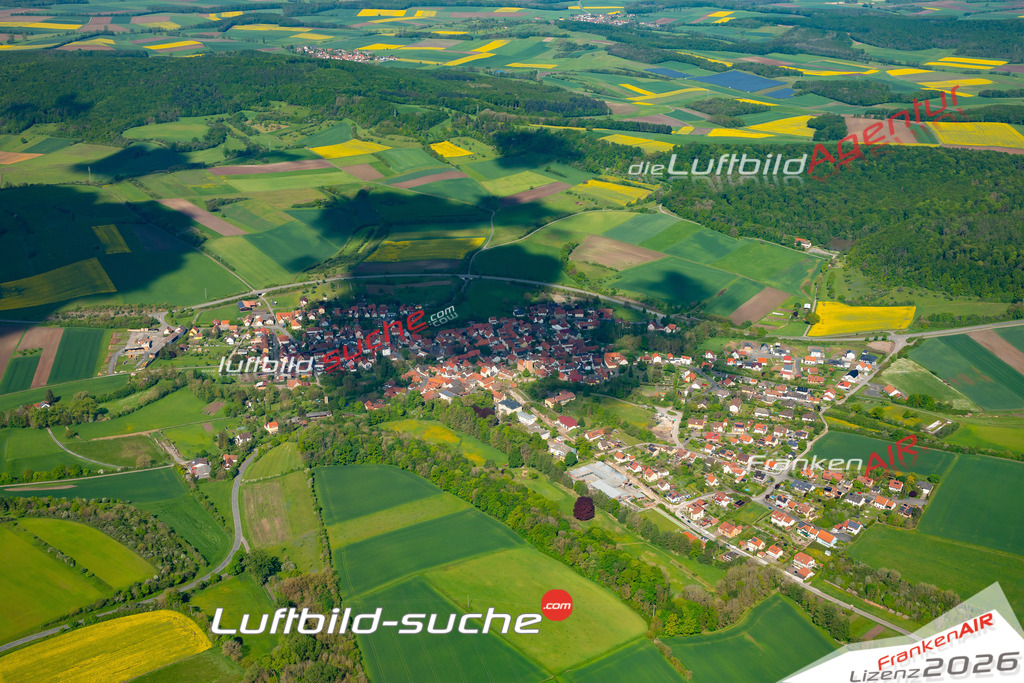 Das Luftbild zeigt : Oberlauringen Stadtlauringen - Die Luftaufnahme wurde 2024 vom UL-Flugzeug aus erstellt ( keine Drohne ) - Hochauflösende Luftaufnahme - Für grossformatige Ausdrucke geeignet. Die Geschenkidee !Mit Lizenz und Bildrechte bestellbar