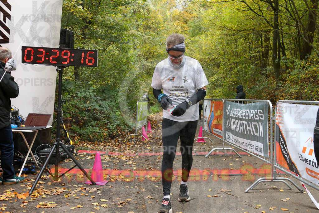 251026_1330_EX1_3587 | Sportfotografie im Rhein-Sieg Kreis, Köln, Bonn, NRW, Rheinland Pfalz, Hessen, etc. Unser Tätigkeitsfeld umfasst den Laufsport vom Volkslauf über den Marathon, Duathlon, Triathon bis zum Ultralauf wie Kölnpfad Ultra oder Schindertrail.