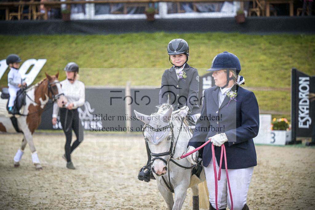DOS_0221 | Entdecke hochwertige Reitturnierfotos von Foto Oger. Professionell, emotional und authentisch – jetzt Lieblingsmomente im Shop bestellen.Deutschlandweite Turnierfotografie. - Realisiert mit Pictrs.com