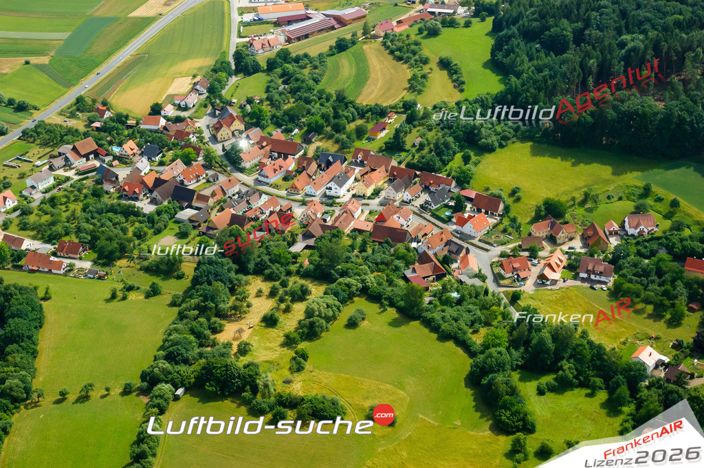 Die Luftaufnahme Ruessenbach - Ebermannstadt wurde vom UL-Flugzeug (keine Drohne) aus fotografiert.Hohe Druck- Auflösung-die Geschenkidee!