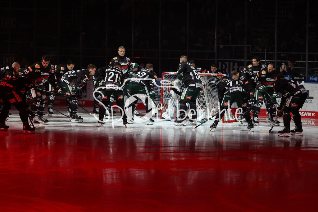 Augsburger Panther - Kölner Haie  | Die Hausherren motivieren sich nochmal vor der Partie gegen Koeln