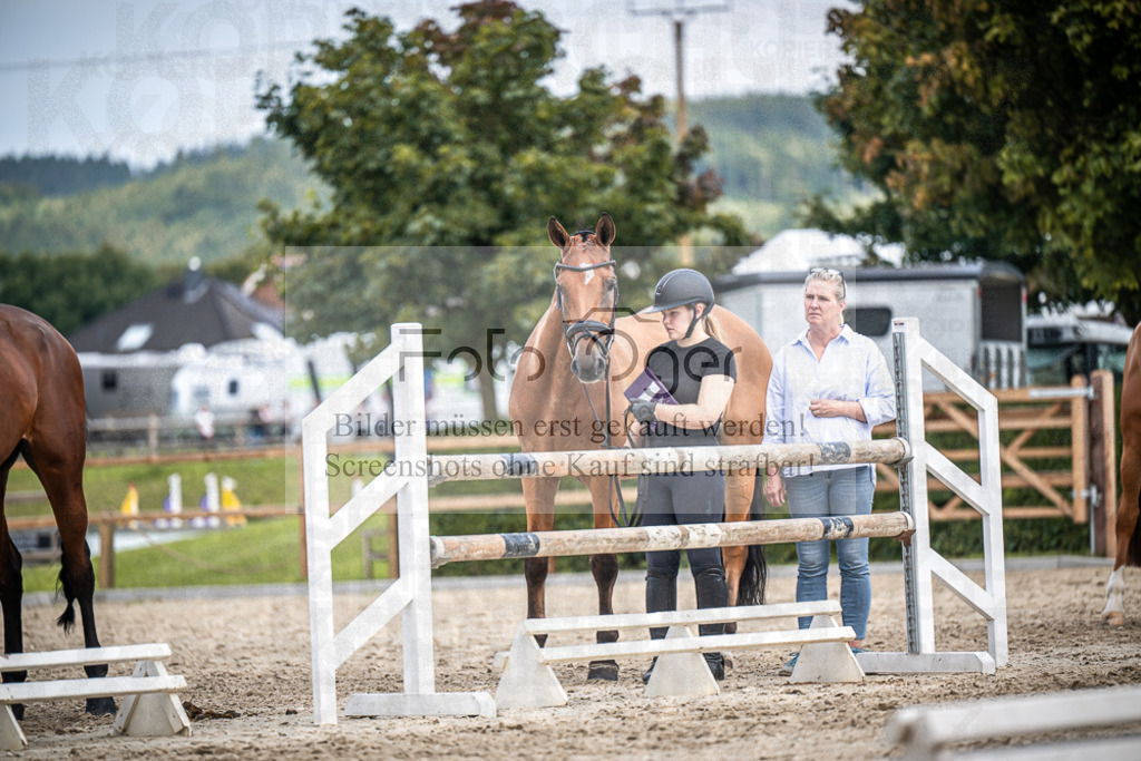 DOS_2195 | Entdecke hochwertige Reitturnierfotos von Foto Oger. Professionell, emotional und authentisch – jetzt Lieblingsmomente im Shop bestellen.Deutschlandweite Turnierfotografie. - Realisiert mit Pictrs.com