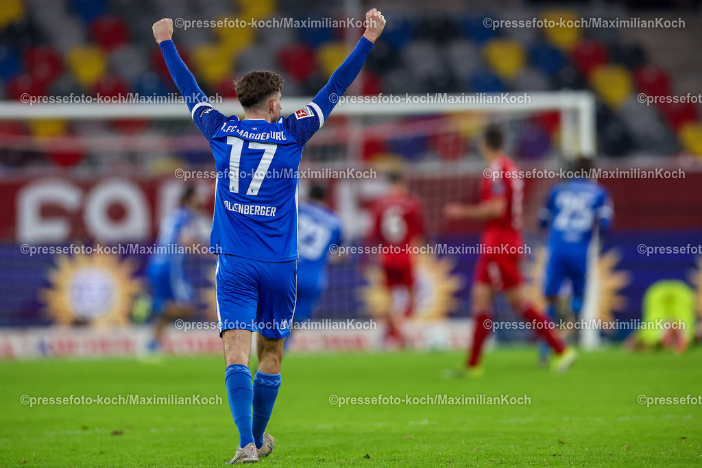 Due20122401106 | 20.12.2024, Fußball, Fortuna Düsseldorf - 1. FC Magdeburg, 2. Bundesliga, Merkur Spiel-Arena, Saison 2024 2025: Alexander Nollenberger (1.FC Magdeburg #17) steht jubelnd auf dem Spielfeld. Magdeburg gewinnt mit 5:2 gegen Düsseldorf.DFB regulations prohibit any use of photographs as image sequences and or quasi-video.