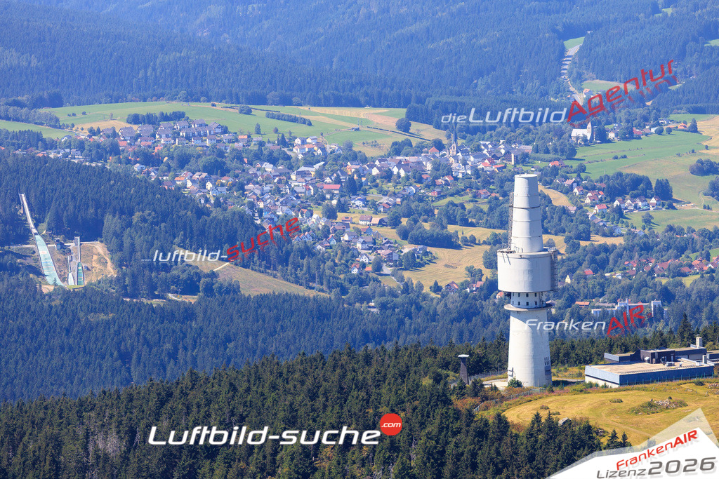 Die Luftaufnahme Schneeberg-ochsenkopf - Fichtelgebirge wurde vom UL-Flugzeug (keine Drohne) aus fotografiert.Hohe Druck- Auflösung-die Geschenkidee!