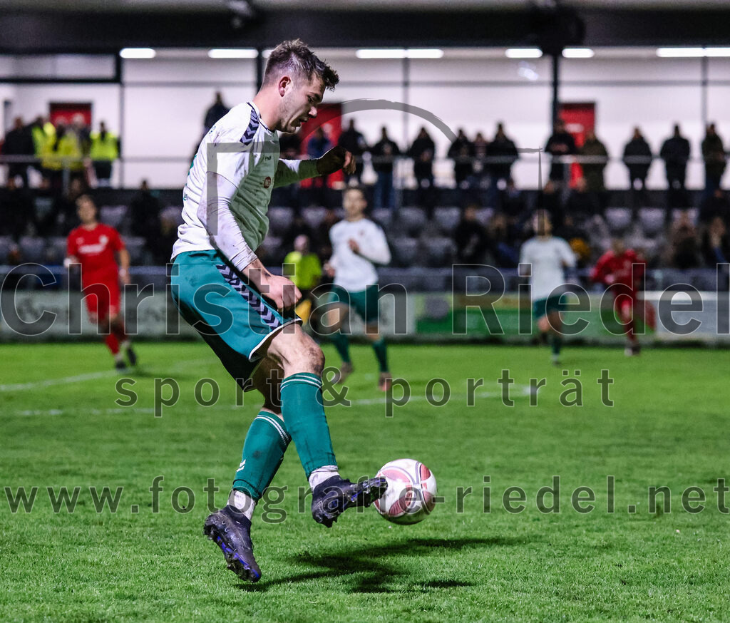 2024-03-28_113_FC_Schwaig_gegen_VfB_Forstinning | Oberding, Deutschland, 28.03.2024:
Fußball, Landesliga Südost 2023 / 2024, 27. Spieltag, FC Schwaig gegen VfB Forstinning, Endergebnis: 2:1

Raffael Ascher (FC Schwaig, #9)

Foto: Christian Riedel / fotografie-riedel.net