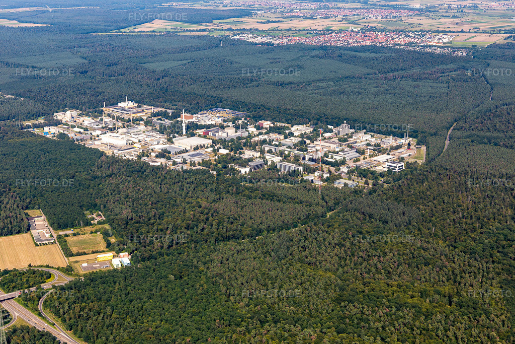 Luftbild: KIT-Campus Nord aus Südwesten im Ortsteil Leopoldshafen in Eggenstein-Leopoldshafen im Bundesland Baden-Württemberg in Deutschland. Foto: IMG_128009.jpg vom 12.08.2021 durch Werner Riehm/FLY-FOTO.de