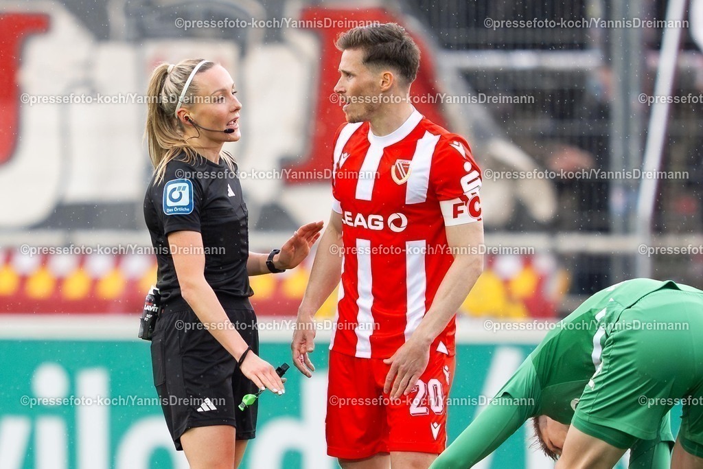 xydr13042501073 | 13.04.2025, xydrx, Fußball, Borussia Dortmund II - FC Energie Cottbus, 3.Liga, Stadion Rote Erde, Saison 2024 2025: Fabienne Michel (Schiedsrichterin) im Gespräch mit Axel Borgmann (FC Energie Cottbus #20) DFB regulations prohibit any use of photographs as image sequences and or quasi-video.