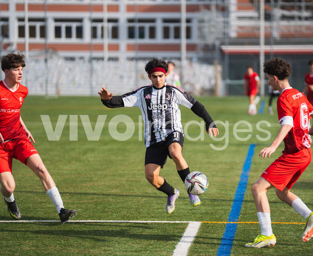 juv_lut_fmachado-0182 | Images from the Juniors B match between Juventus Academy and FC Lutry, played on 18 March 2026 in Lutry, Switzerland, featuring players, coaching staff and match action throughout the game.
