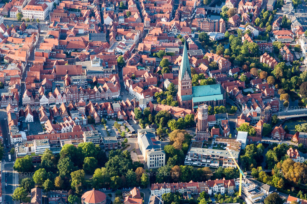 Luftbild: St. Johanniskirche in Lüneburg im Bundesland Niedersachsen in Deutschland. Foto: IMG_110695.jpg vom 22.08.2018 durch Werner Riehm/FLY-FOTO.de