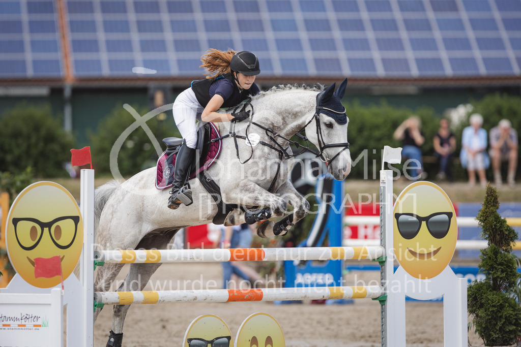 220612_LüPfSpTa_Punkte-L-548 | Lützower Pferdesporttage
Punktespringprüfung Kl.L mit Joker geschlossen
12.06.2022