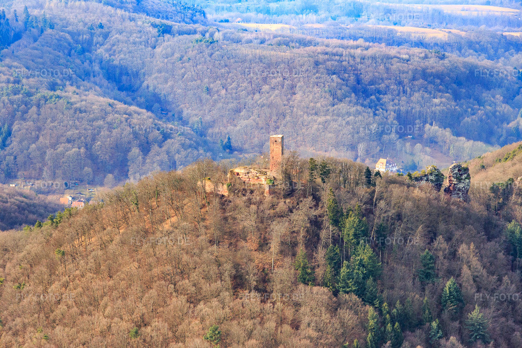 Luftbild: Burgruine Scharfenberg im Winter in Leinsweiler im Bundesland Rheinland-Pfalz in Deutschland. Foto: IMG_096487.jpg vom 02.02.2017 durch Werner Riehm/FLY-FOTO.deWWW.WANDERPARADIES-WASGAU.DE