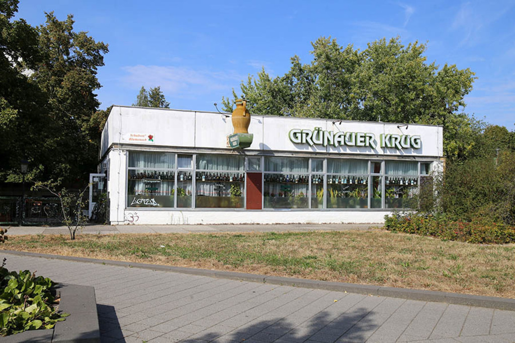 Grünau - Grünauer krug | Entdecke über 20 Kategorien Leipzig-Motive: Foto-Downloads, hochwertige Poster, Leinwand- & Fine-Art-Prints. Jetzt Lieblingsfoto im Bildlexikon Leipzig Shop bestellen!