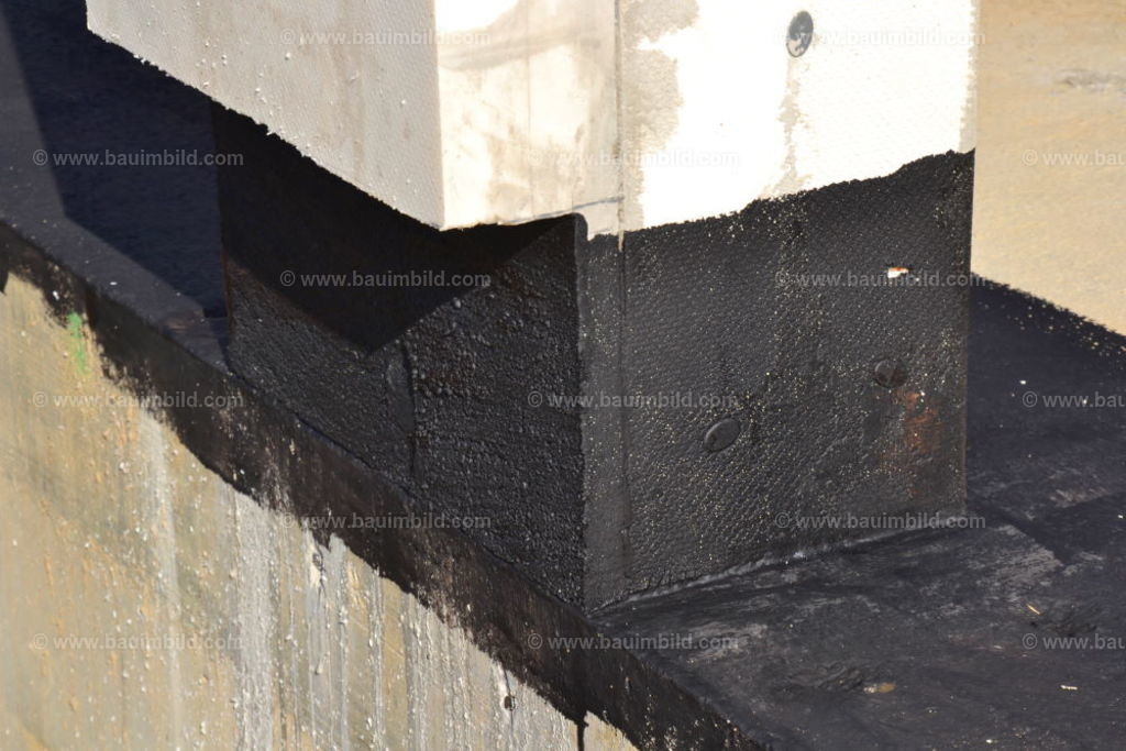 bib-lg05-abdichtungen-0002 | Nach LV-Leistungsgruppen sortierte Detailfotos über den Bau eines Hauses. Alle Hausbau-Bilder direkt vom Urheber und Autor der Website Haus-Selber-Bauen.com