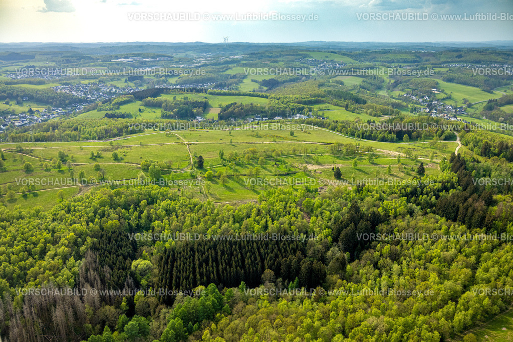 Siegen240502444A45-TalbrueckeEIsern | Luftbild, Trupbacher Heide, grüne Hügellandschaft, Heiden und Magerrasen Landschaftsschutzgebiet, Fernsicht, Alchen, Freudenberg, Siegerland, Nordrhein-Westfalen, Deutschland