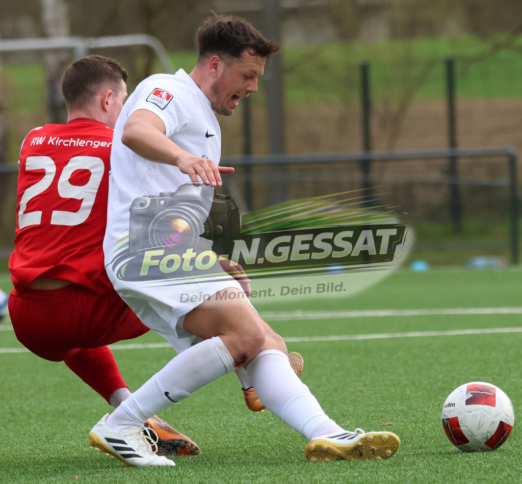 FC RW Kirchlengern - Post TSV Detmold | Auf dem Bild zu sehen: Rot FC RW Kirchlengern: Artem Panasenkov ; Weiß Post TSV Detmold: Lennard SchröderFC RW Kirchlengern, Post TSV Detmold, Saison 25/26, Landesliga, Deutschland - Realisiert mit Pictrs.com