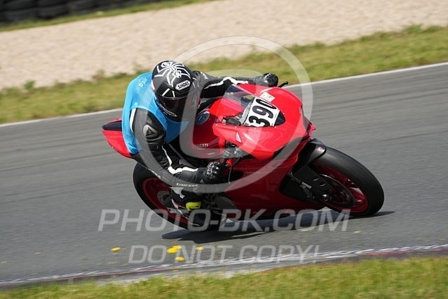 2024_07_08_PBK_55082 | Sportfotografie; SlowMotion; Video; Rennstrecke; Hafeneger; Speer; Racing; RSE; BMW; CBO; Trackday; Motorsportarena; Hockenheimring; Brno; Most; Barcelona; Valencia