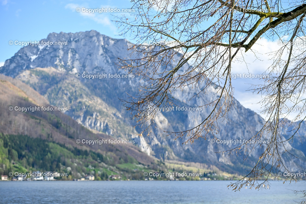 Traunstein_ Traunsee_ Gmunden_ 14.04.2024-2 | 14.04.2024, Gmunden, AUT, Traunstein, im Bild Traunstein, Traunsee, Gmunden, Berg, Berge, See, Tourismus, Bergsteigen, Huette, Segeln, Boote, Landschaft