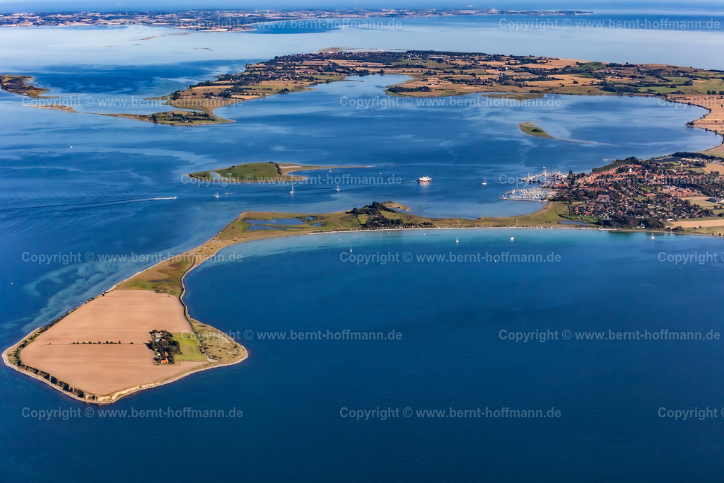 PLB_3333_Aeroe_90x60 | Luftbild, Flug über die " Dänische Südsee " - hier Ostseite der Insel Aeroe mit Aeroeskoebing. - Realisiert mit Pictrs.com