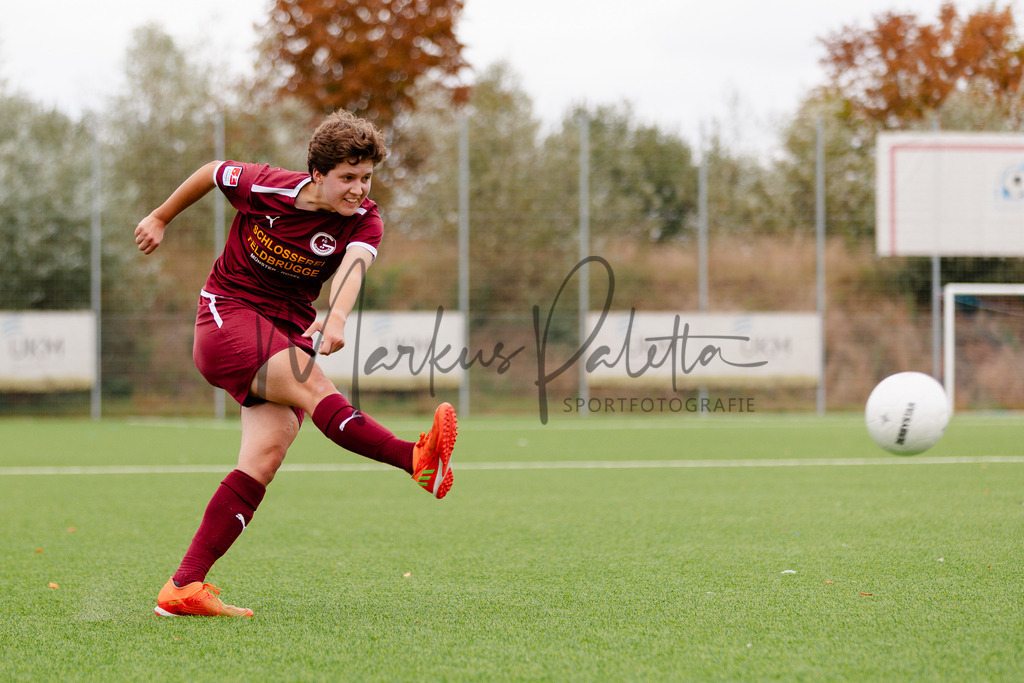 Frauen Landesliga, 2. Spieltag, Saison 2025/2026: 1. FC Gievenbeck - ASC Schöppingen | IGA 2027 Frauen Landesliga, 2. Spieltag, Saison 2025/2026, 1. FC Gievenbeck empfängt ASC Schöppingen im Sportpark Gievenbeck in Münster. Foto: sportfotografie.ms | Markus Paletta - Realisiert mit Pictrs.com