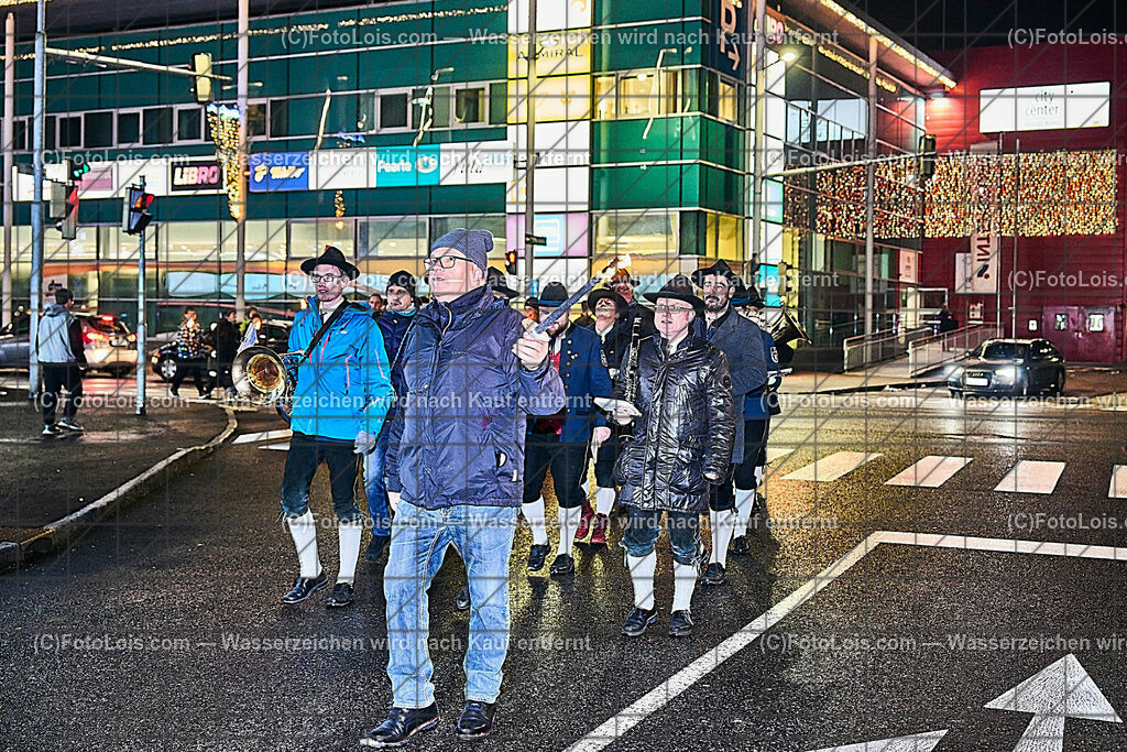 ALP9406_Wieselburger ADVENT_Wintersonnenwendfeier | (C)FotoLois.com, Alois Spandl, Wieselburger Advent, Wintersonnenwendfeier mit Umzug durch die Stadt, Sonnenwendfeuer und Perchtenlauf mit Show im Schlosspark, Mitwirkung der Partnergemeinde EINBECK, Sa 17. Dezmber 2022.