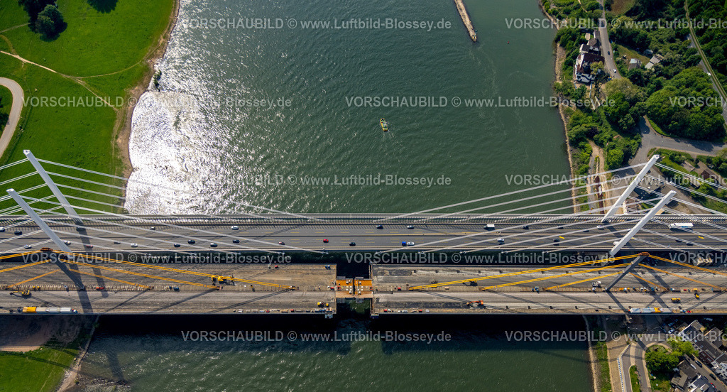 Duisburg240500755 | Luftbild, Baustelle Autobahnteilstück an der A40 Rheinbrücke Duisburg Neuenkamp und Fluss Rhein, Baustelle für Erweiterung der Autobahn A40 inklusive Ersatzneubau, Alt-Homberg, Duisburg, Ruhrgebiet, Nordrhein-Westfalen, Deutschland
