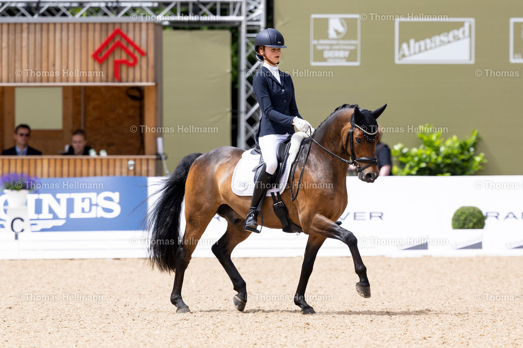 TH_528 Carlo Carlucci_ Sophie Levien_29257 | Al Shiraàa Deutsches Spring- und Dressur-Derby 2025 am 30.05.25 in Hamburg, Thomas Hellmann, 528 Carlo Carlucci, Sophie Levien