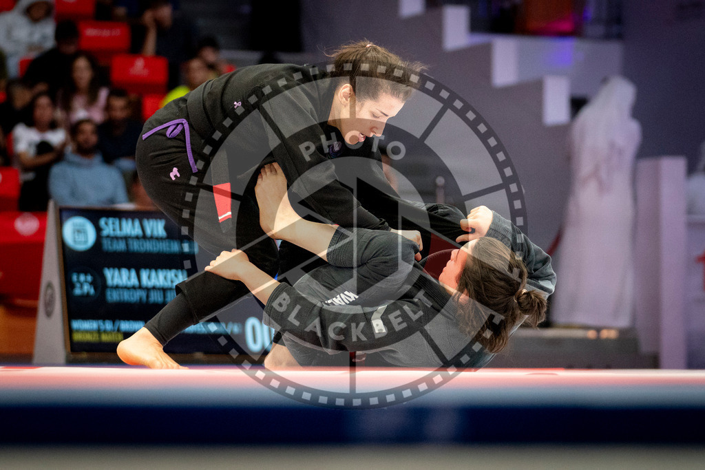 20231109PBB6170 | Fighters compete during the AJP World Professional Championship in the Mubadala Arena in Abu Dhabi, Arab United Emirates, on November 9, 2023.