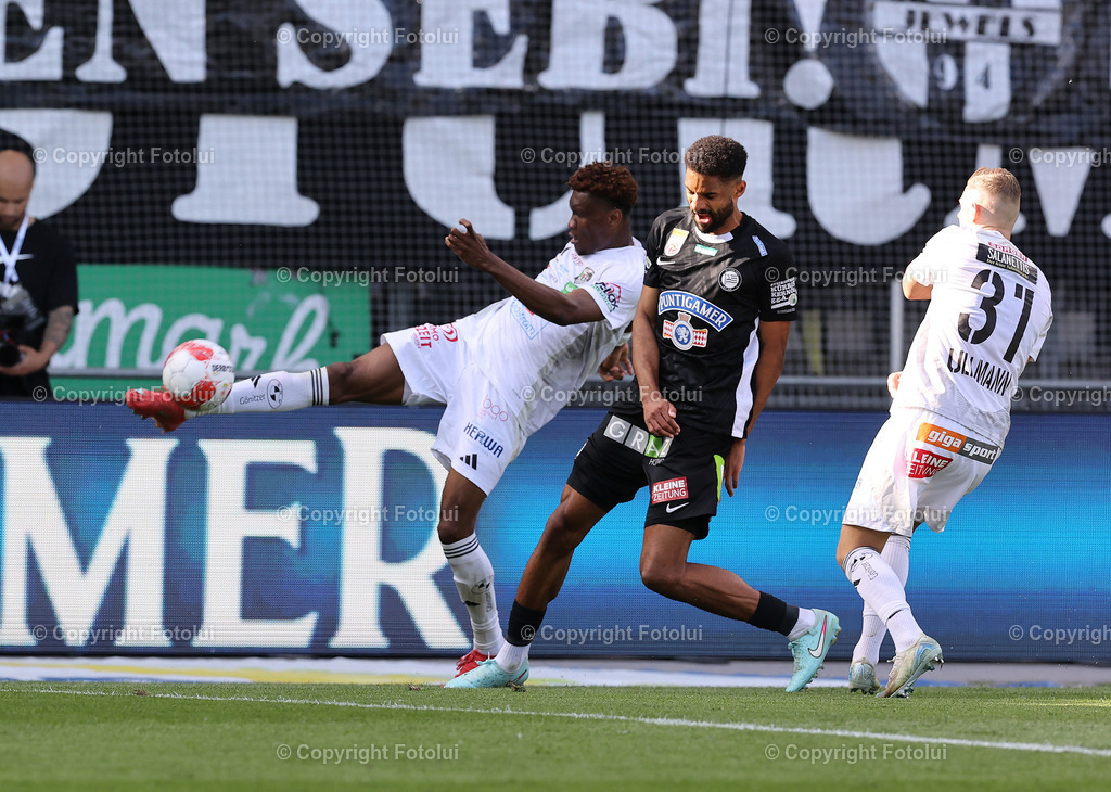 A_LUI_240525_06 | SOORT FUSSBALL ADMIRAL BUNDESLIGA STURM GRAZ -RZ PELLETS WAC 24.05.2025 IM BILD:GREGORY WUETRICH  (STURMGRAZ) UND CHIBUIKE MWAIWU (WAC) FOTO: FOTOLUI/MW