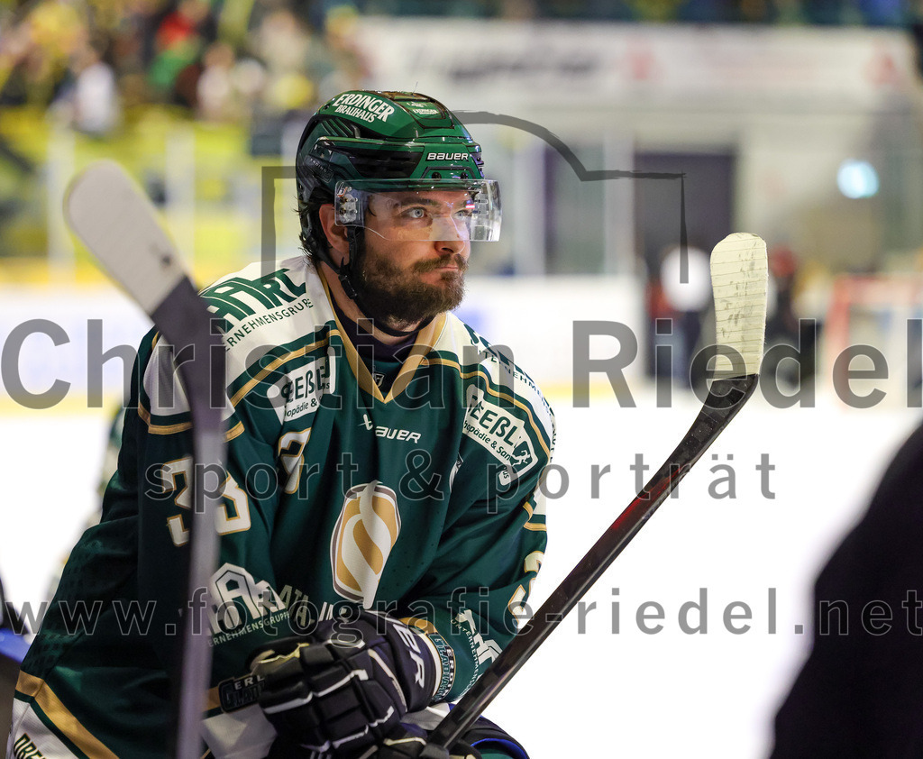2025-12-19_106_TSV_Erding_gegen_Toelzer_Loewen | Erding, Deutschland, 19.12.2025:Eishockey, Oberliga Süd 2025 / 2026, 27. Spieltag, TSV Erding gegen Tölzer Löwen, Endergebnis: 2:5Marc Schmidpeter (Erding Gladiators, #33)Foto: Christian Riedel / fotografie-riedel.net