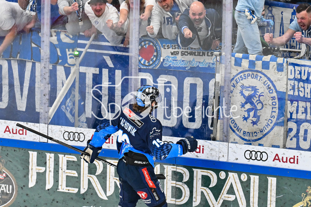 ERC Ingolstadt - Nuernberg Ice Tigers | Jubel der Hausherren nach dem Treffer zum 1-0 durch Wojciech STACHOWIAK (ERC Ingolstadt 19) / Tor / Torschuetze / Freude / Happy / DEL: ERC Ingolstadt - Nuernberg Ice Tigers, Saturn Arena am 21.03.2025