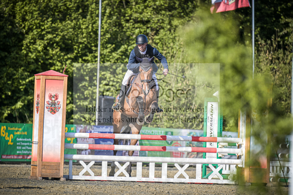 DOS_5973 | Entdecke hochwertige Reitturnierfotos von Foto Oger. Professionell, emotional und authentisch – jetzt Lieblingsmomente im Shop bestellen.Deutschlandweite Turnierfotografie. - Realisiert mit Pictrs.com