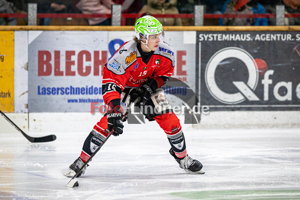 TSV Peißenberg MINERS gegen EHC Waldkraiburg DIE LÖWEN | Eishockey Bayernliga Herren Vorrunde 2024/25, TSV Peißenberg MINERS gegen EHC Waldkraiburg DIE LÖWEN, 20250124,Ryan MURPHY (MINERS 15) in Aktion,2025-01-24 in Peißenberg (Eisstadion Peißenberg)Ryan MURPHY (MINERS 15)Copyright: WolfgangxLindner foto-lindner.de